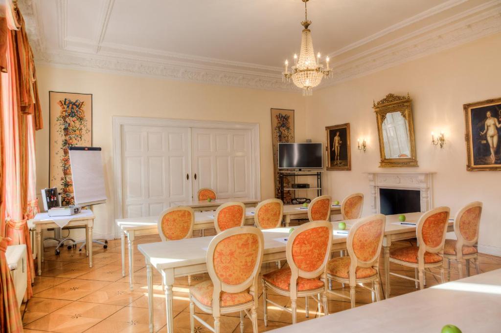 TV a/nebo společenská místnost v ubytování Hotel Zum Bär