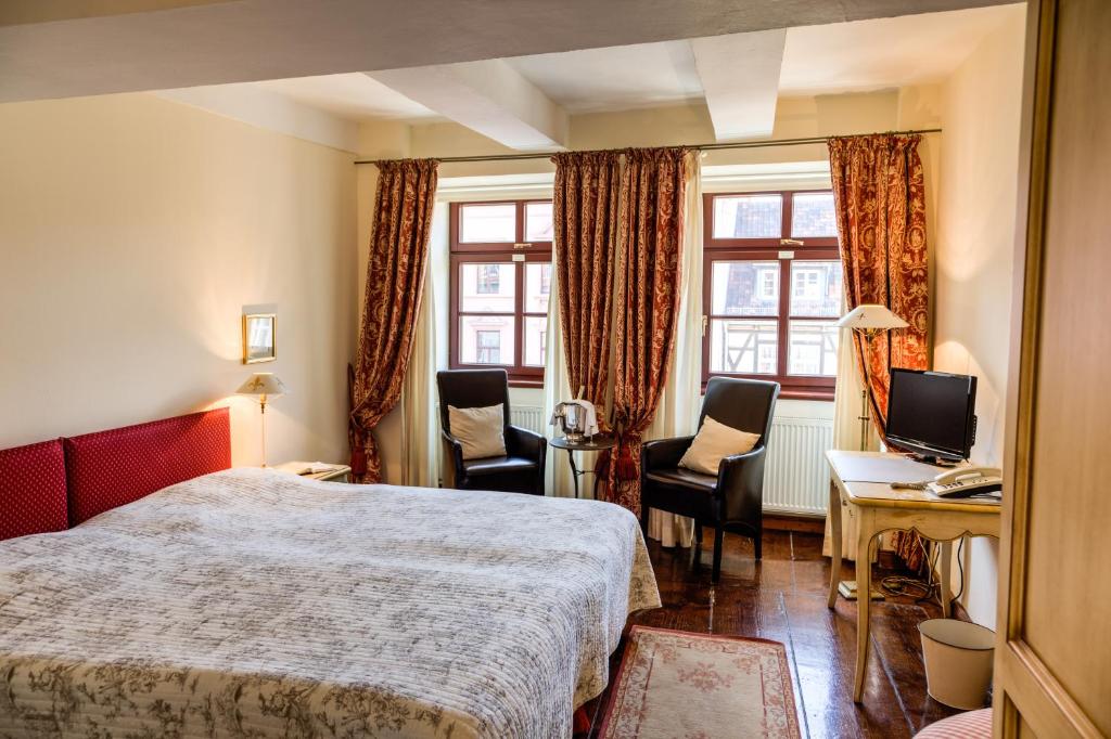 Postel nebo postele na pokoji v ubytování Hotel Zum Bär