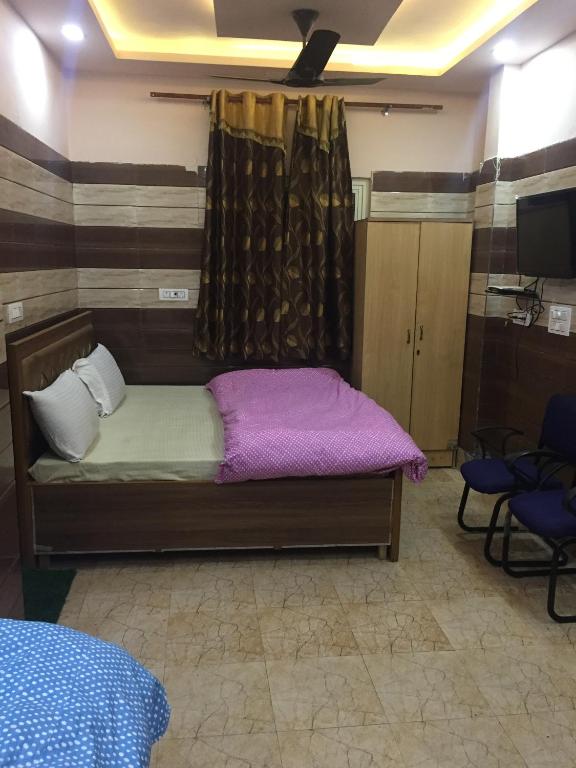 Postel nebo postele na pokoji v ubytování Royal Residency