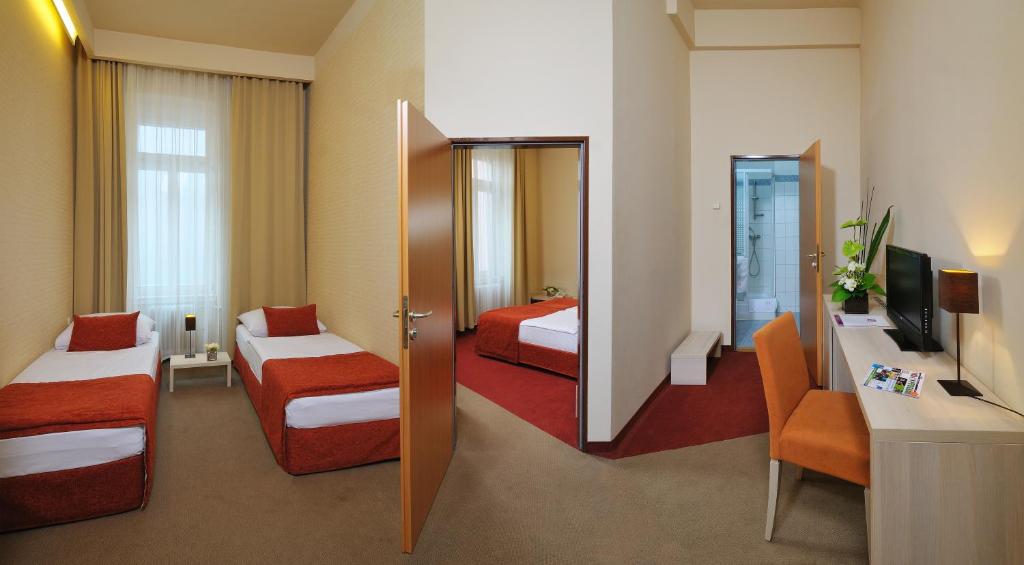 Postel nebo postele na pokoji v ubytování Star City Hotel