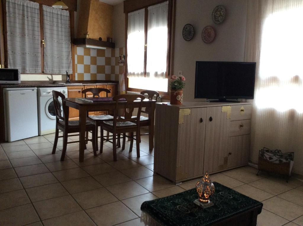 Kuchyň nebo kuchyňský kout v ubytování Apartamento Rural Castildetierra