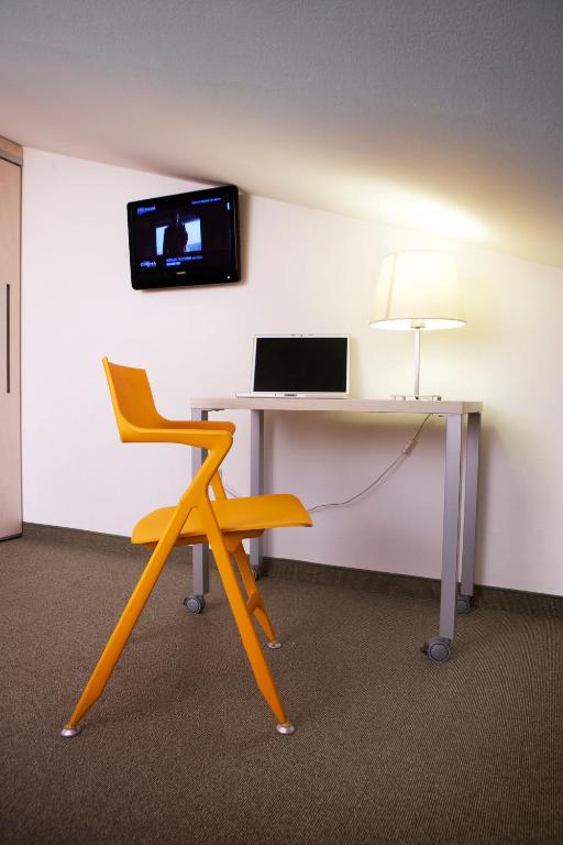 TV a/nebo společenská místnost v ubytování Hotel Alaska