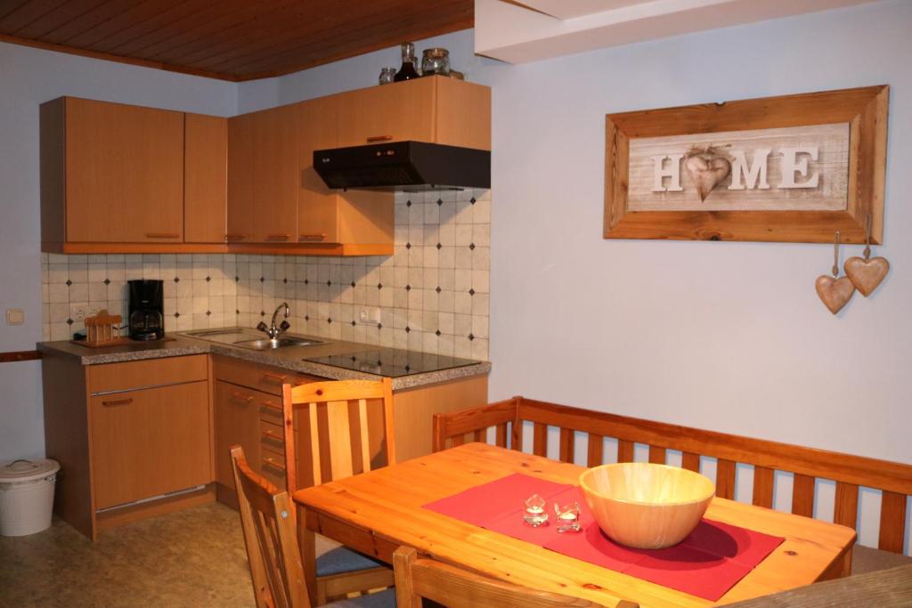 Kuchyň nebo kuchyňský kout v ubytování Ferienhaus Höll