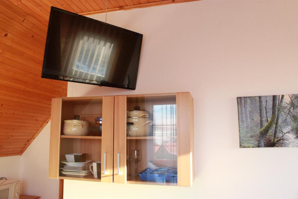 TV a/nebo společenská místnost v ubytování Žltý dom Vrbov