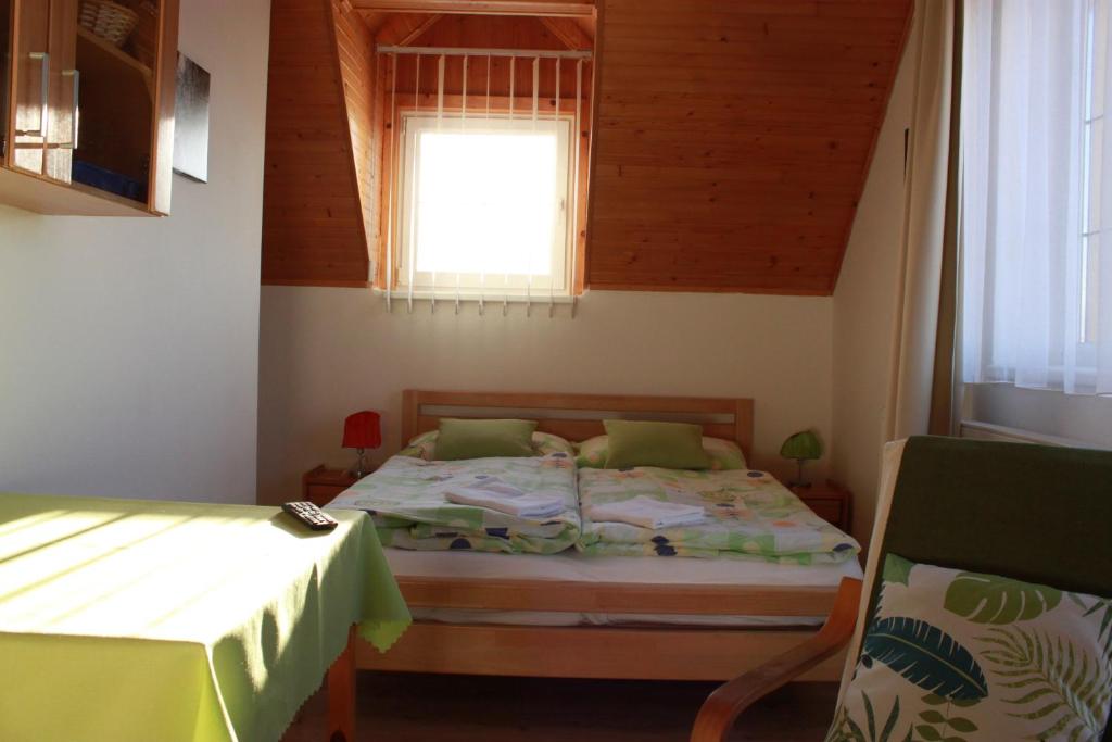 Postel nebo postele na pokoji v ubytování Žltý dom Vrbov