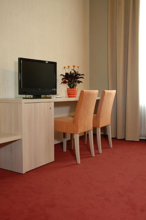 TV a/nebo společenská místnost v ubytování Star City Hotel