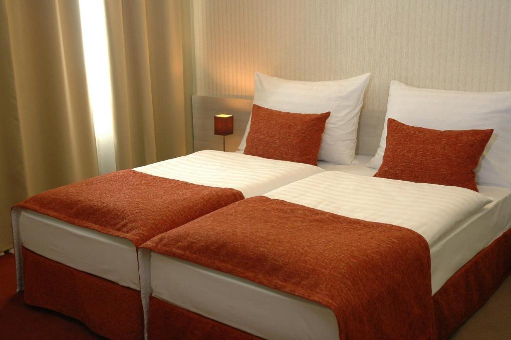 Postel nebo postele na pokoji v ubytování Star City Hotel