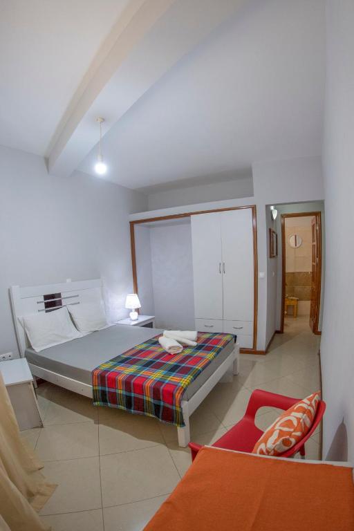 Postel nebo postele na pokoji v ubytování Laginha Beach Guest House