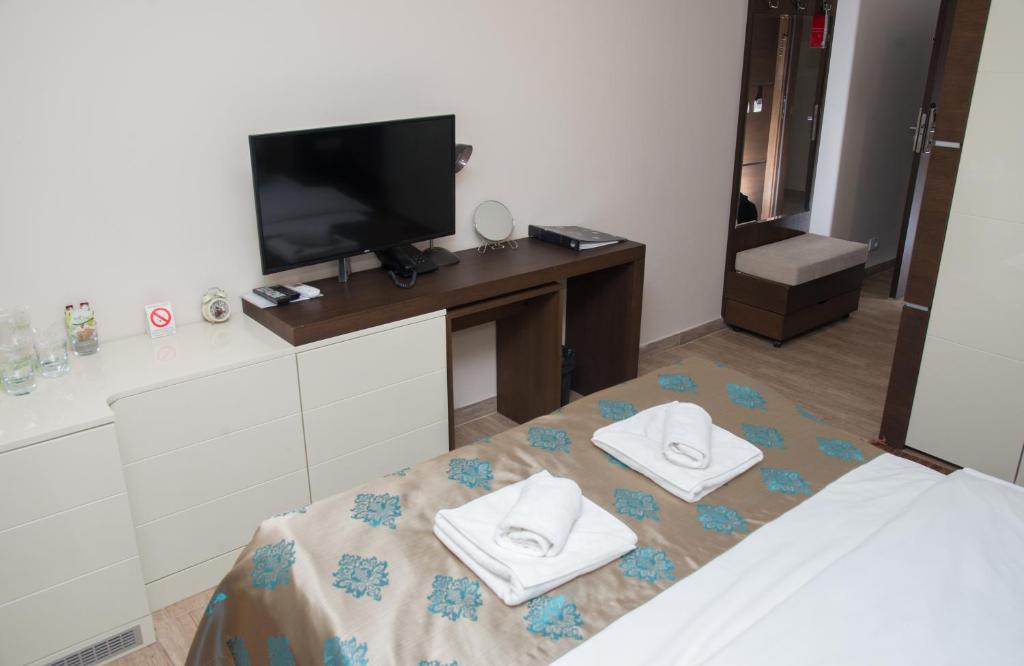 TV a/nebo společenská místnost v ubytování Hotel Crystal
