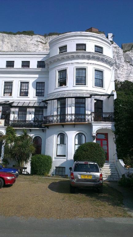 Whole flat next to Dover Port with parking