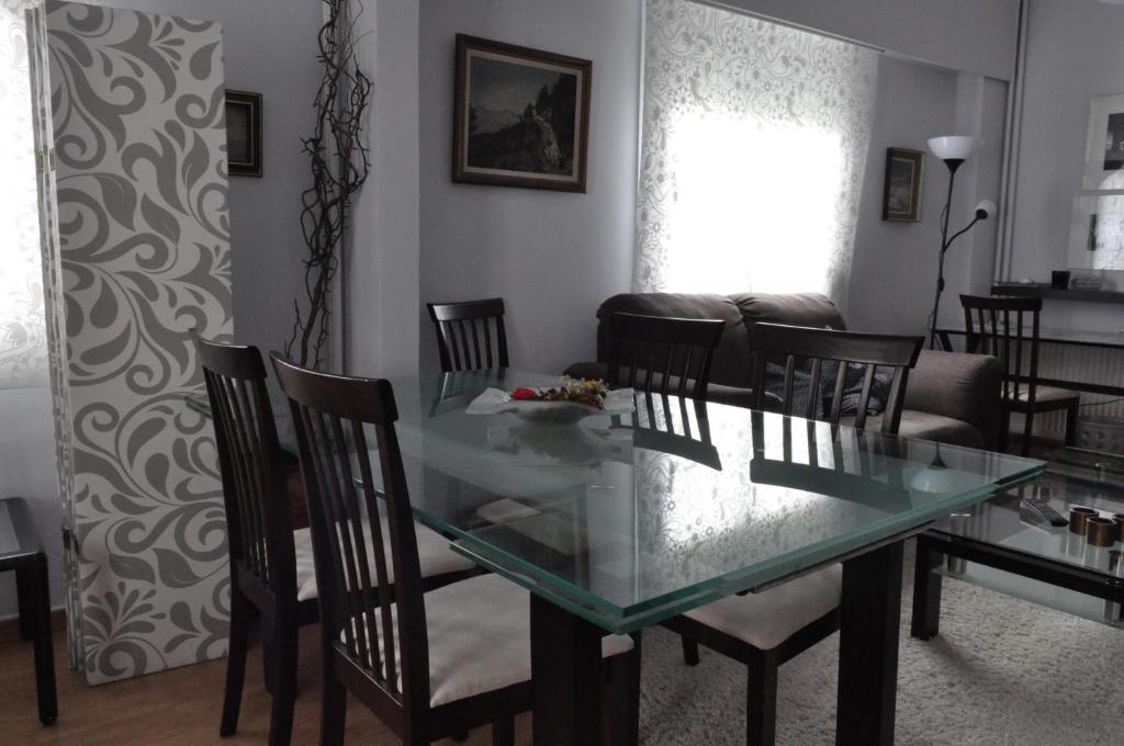 Fotografia z galérie ubytovania Awesome Home 3' from Metro (M3) Station Agia Paraskevi v Aténach