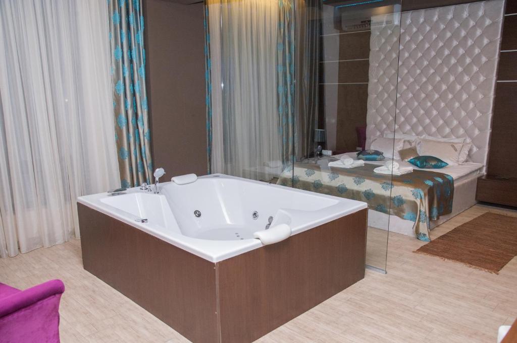 Koupelna v ubytování Hotel Crystal