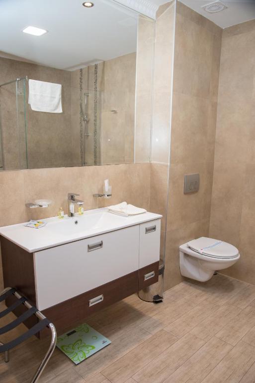 Koupelna v ubytování Hotel Crystal