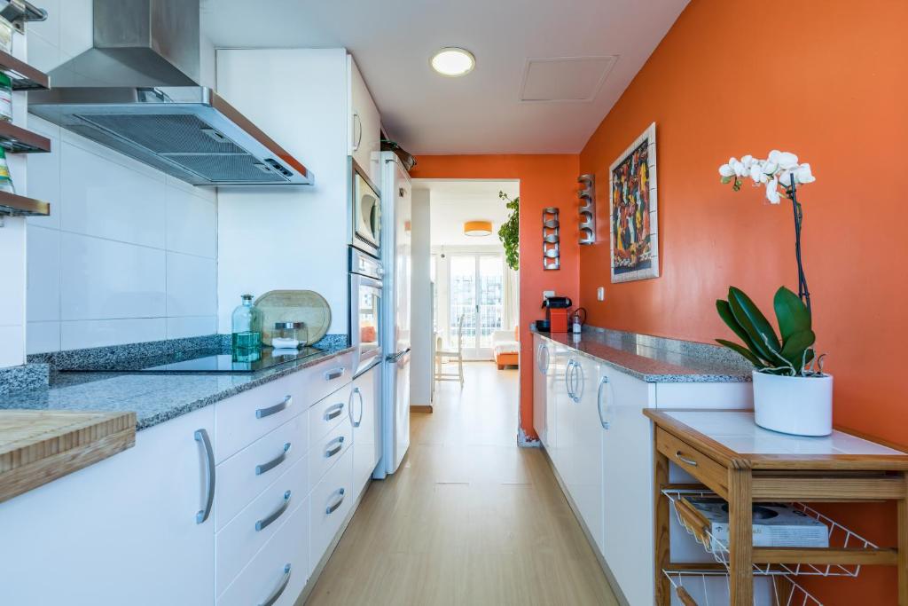 Kuchyň nebo kuchyňský kout v ubytování Apartamento Calipso