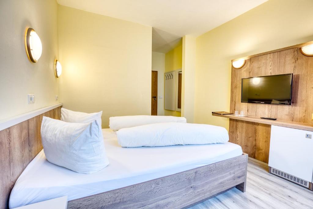 TV a/nebo společenská místnost v ubytování Hotel Kiebitz an der Ostsee