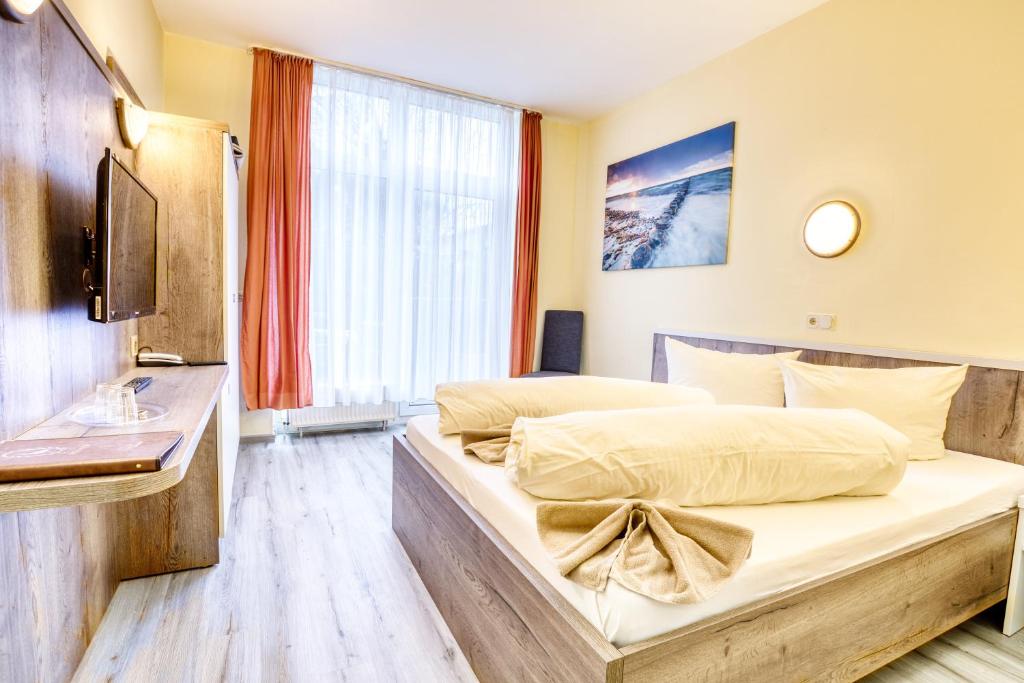 Postel nebo postele na pokoji v ubytování Hotel Kiebitz an der Ostsee