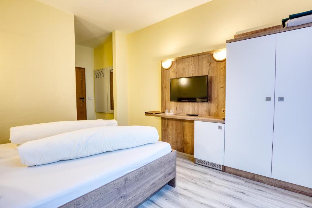 TV a/nebo společenská místnost v ubytování Hotel Kiebitz an der Ostsee