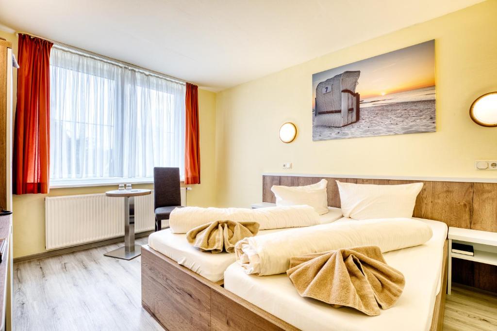 Postel nebo postele na pokoji v ubytování Hotel Kiebitz an der Ostsee