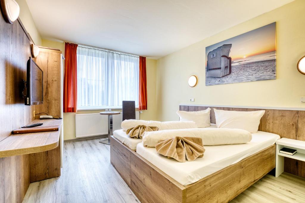 Postel nebo postele na pokoji v ubytování Hotel Kiebitz an der Ostsee