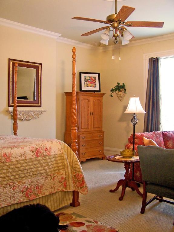 Lyndon House Bed & Breakfast - Chambre Reine