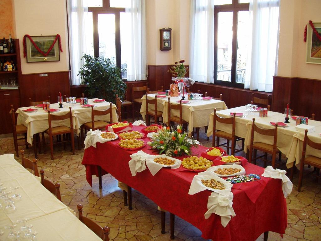 Restaurace v ubytování Albergo Sala