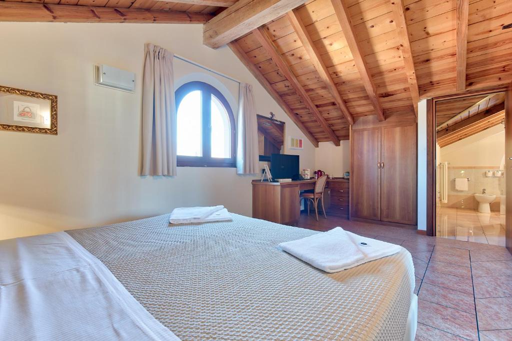 Posteľ alebo postele v izbe v ubytovaní Albergo Villa Priula