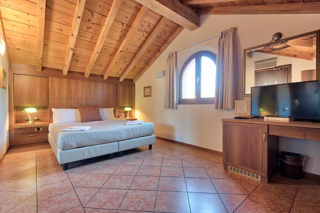Posteľ alebo postele v izbe v ubytovaní Albergo Villa Priula