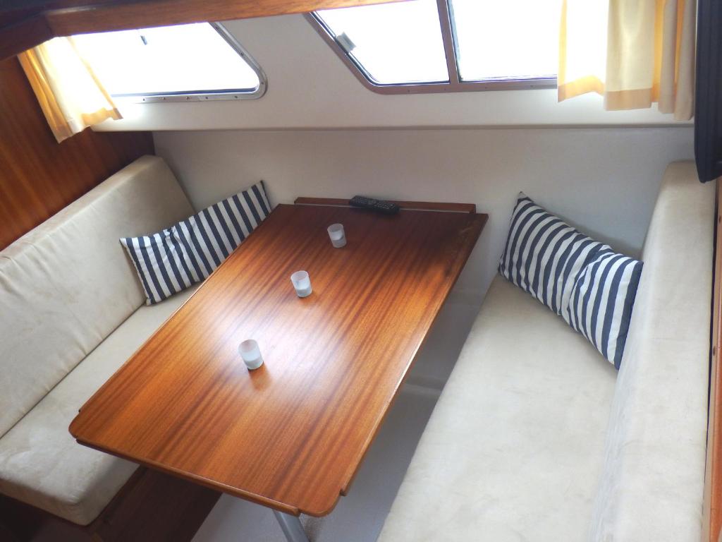 Kuhnle-Tours Hafendorf Müritz - Boat - Almeria 850