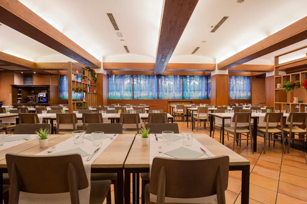 Restaurace v ubytování Hotel Màgic La Massana