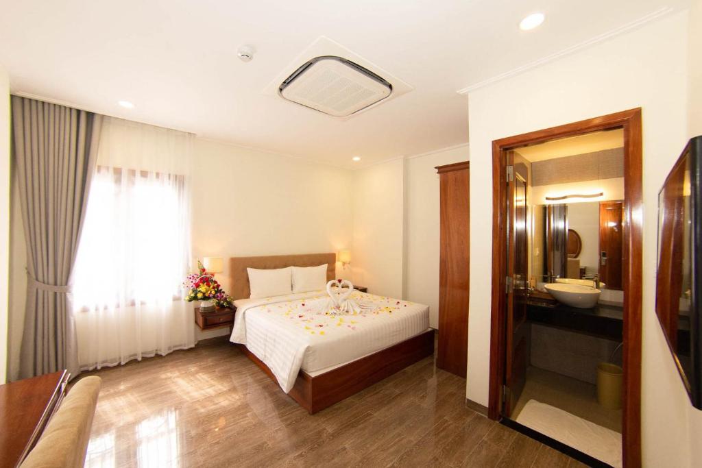 Postel nebo postele na pokoji v ubytování Trường Hải Hotel
