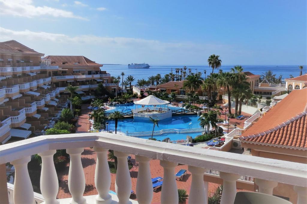 Bazén v ubytování Tenerife Royal Gardens - Viviendas Vacacionales nebo v jeho okolí