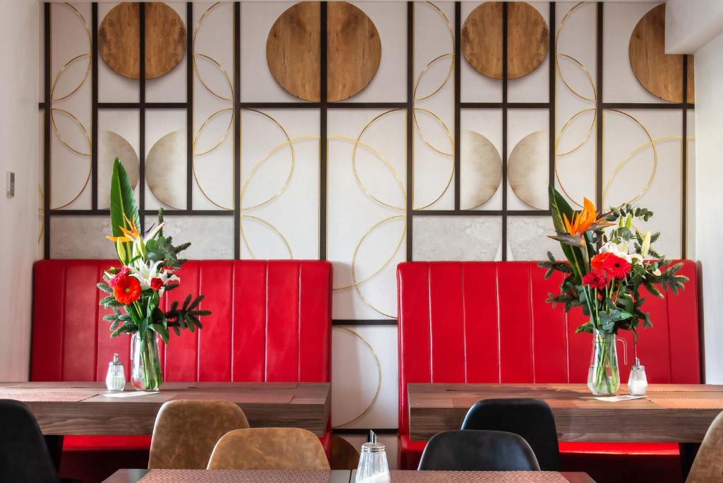 A seating area at Fragrance Hotel St. Peter