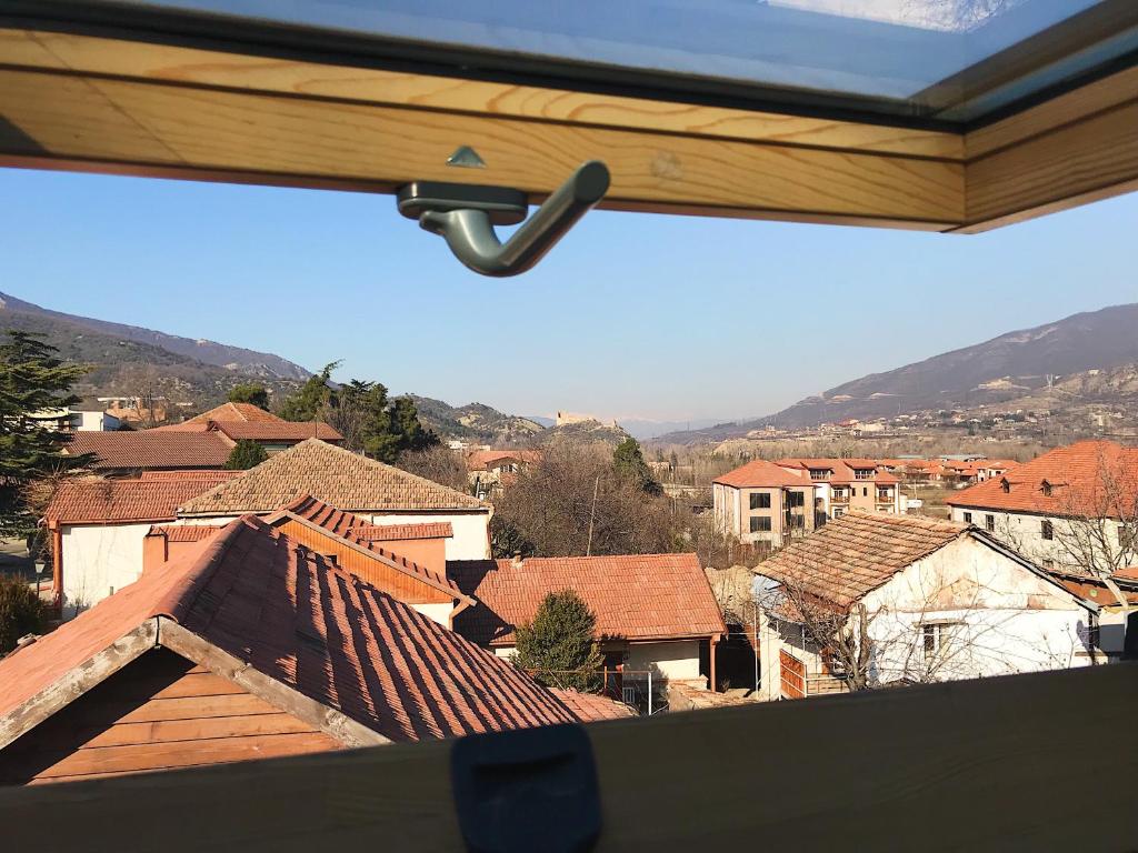 Nespecifikovaný výhled na hory nebo výhled na hory při pohledu z hotelu