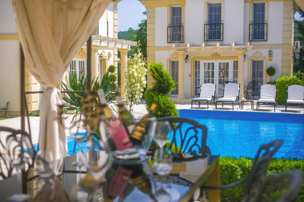 Bazén v ubytování Luxury-Villas nebo v jeho okolí