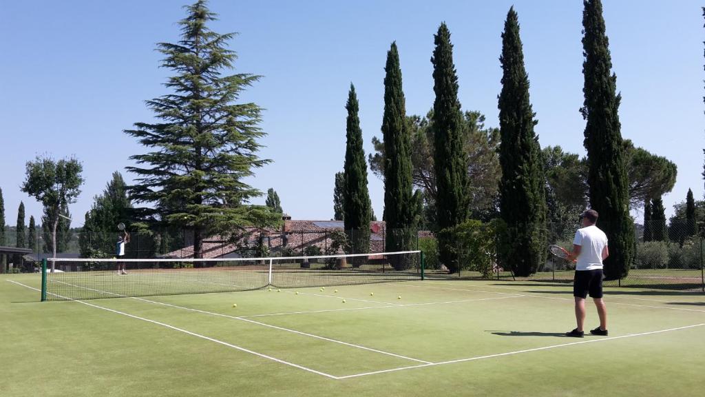 Tenis alebo squash v ubytovaní Agriturismo La Sovana alebo jeho okolí
