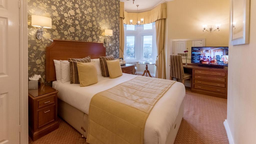 Postel nebo postele na pokoji v ubytování The Victoria Hotel & Source Spa