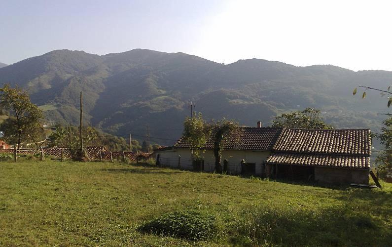 Vive Asturias en casa de aldea buhardilla típica, Campomanes ...