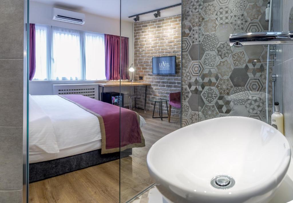 Postel nebo postele na pokoji v ubytování Level Luxury Suites