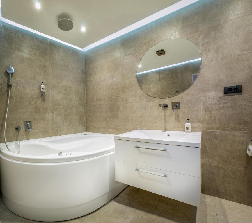 Koupelna v ubytování Level Luxury Suites