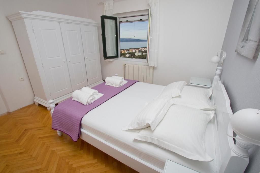 Posteľ alebo postele v izbe v ubytovaní Apartment Glavina with heated pool