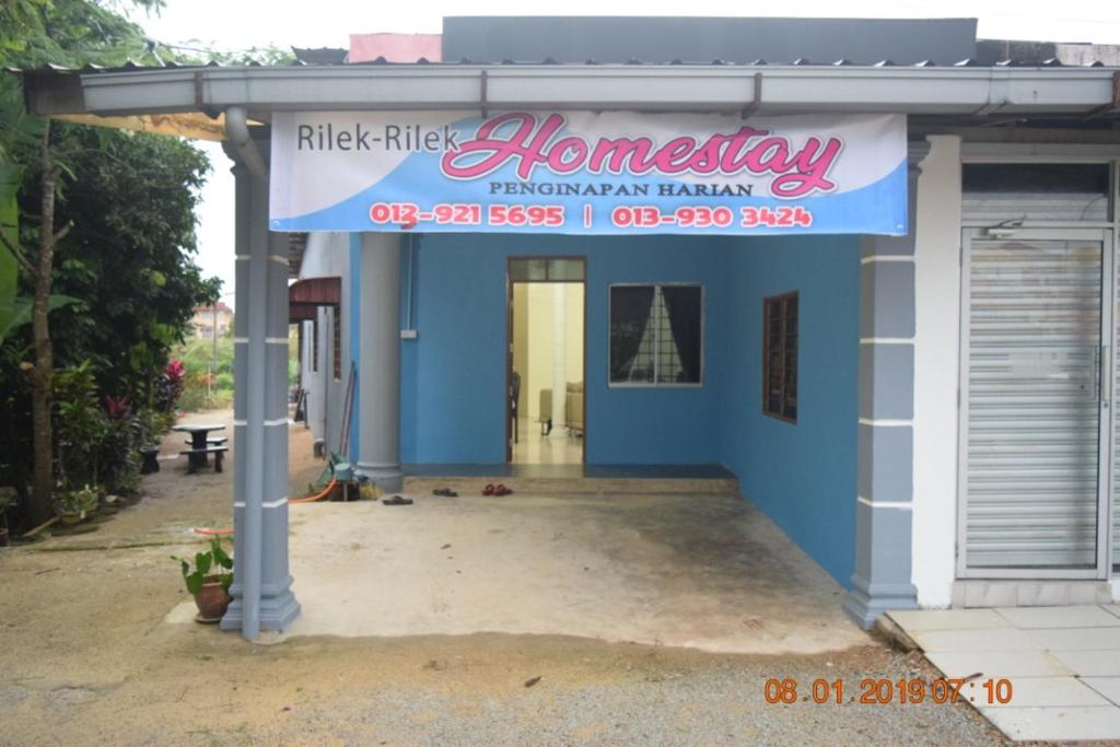 a building with a sign that reads homogeneity at RILEK-RILEK HOMESTAY in Jertih
