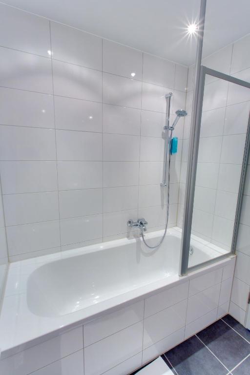 Koupelna v ubytování Biendo Hotel