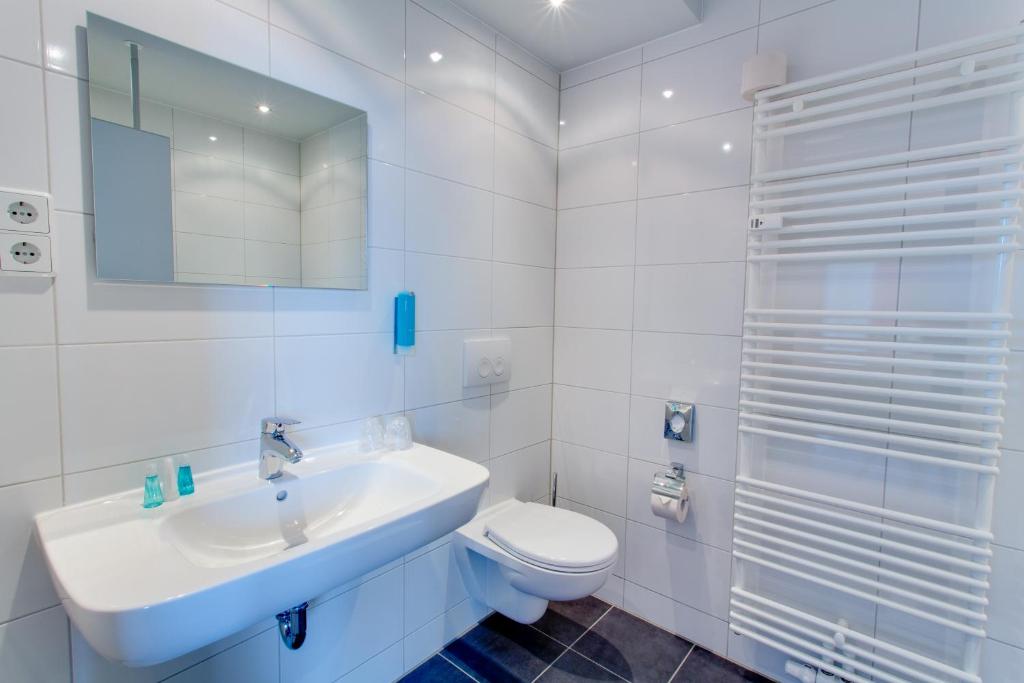 Koupelna v ubytování Biendo Hotel
