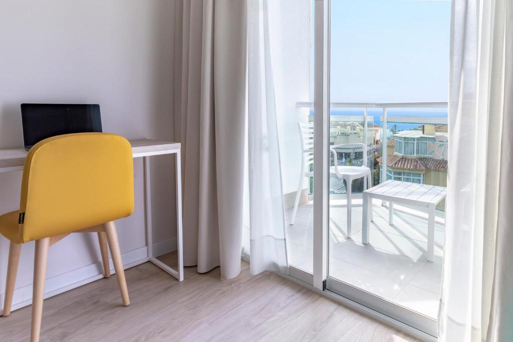 Palmasol - Double Room With Side Sea View