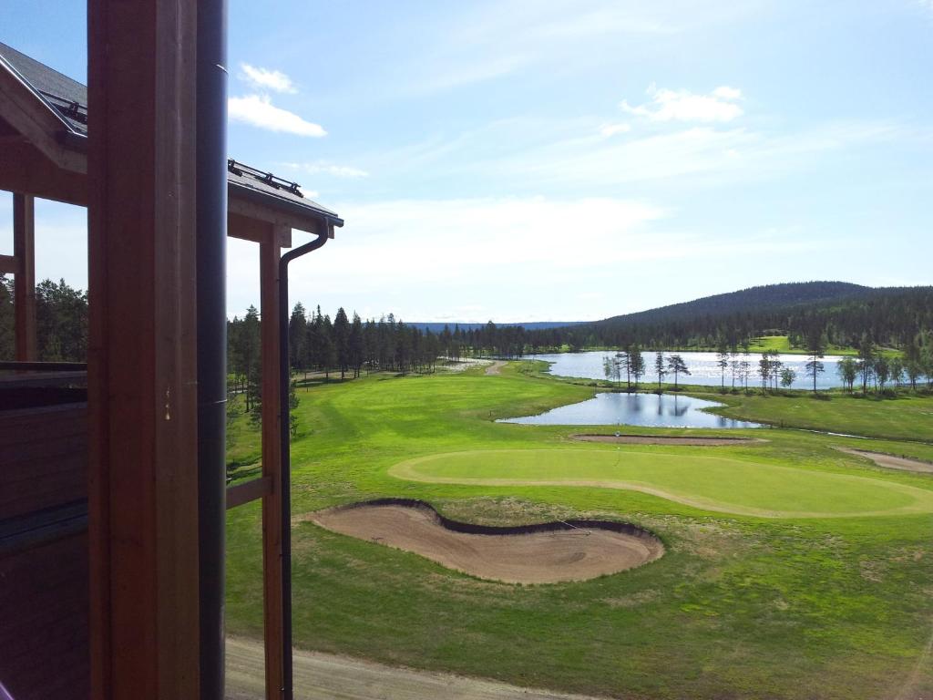 Golfas apartamentuose arba netoliese