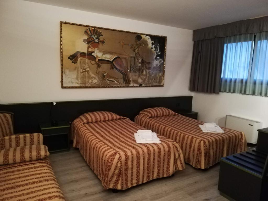 Green Hotel - Large Twin Room