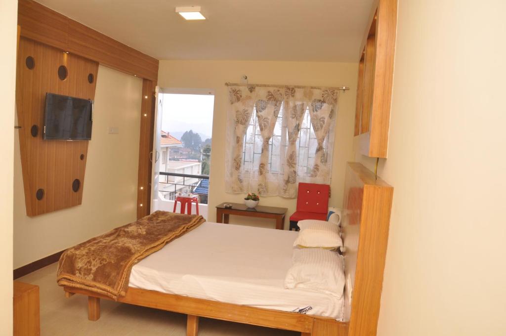 Postel nebo postele na pokoji v ubytování Drizzle Drop Inn