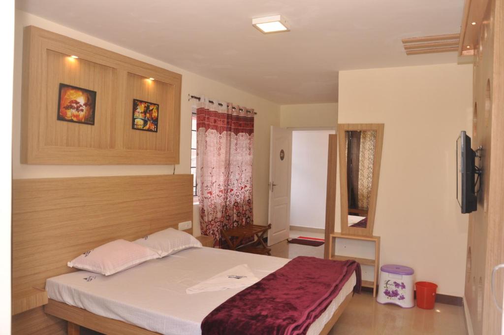 Postel nebo postele na pokoji v ubytování Drizzle Drop Inn
