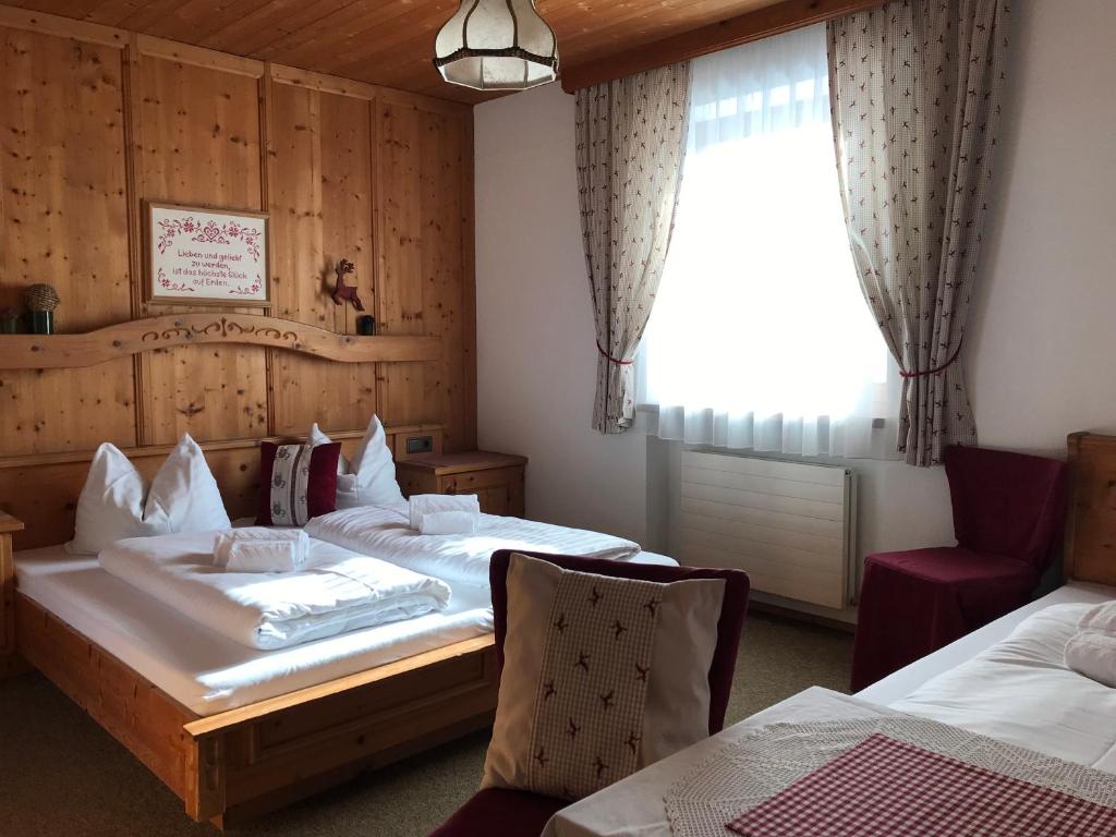 Postel nebo postele na pokoji v ubytování Das Enzian