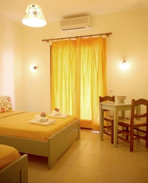 Postel nebo postele na pokoji v ubytování Hotel Dimoula